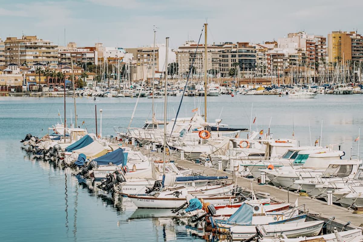 The apartments in Torrevieja that offer a beautiful view of the boats in the port