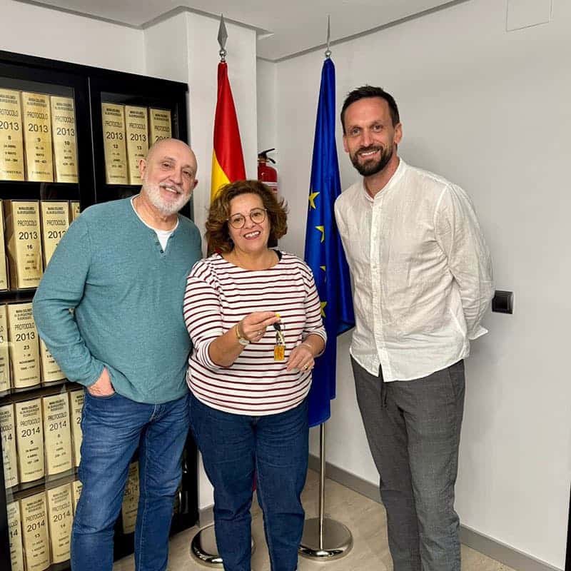 Happy clients receiving the keys to their new home with their advisor at the notary office