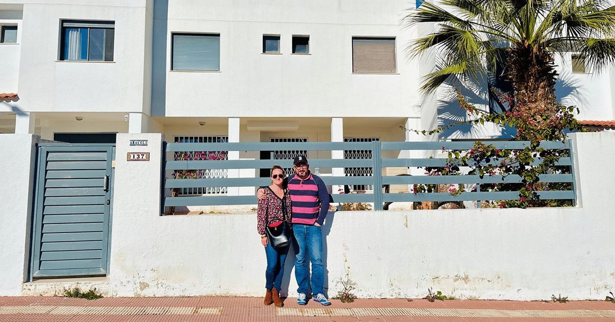 Couple in front of their house in Peníscola